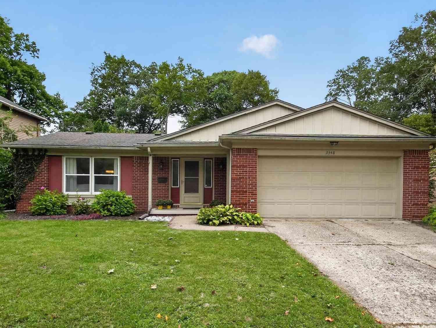 Homes For Sale - 3348 Tacoma Circle<br/> Ann Arbor, MI 48108