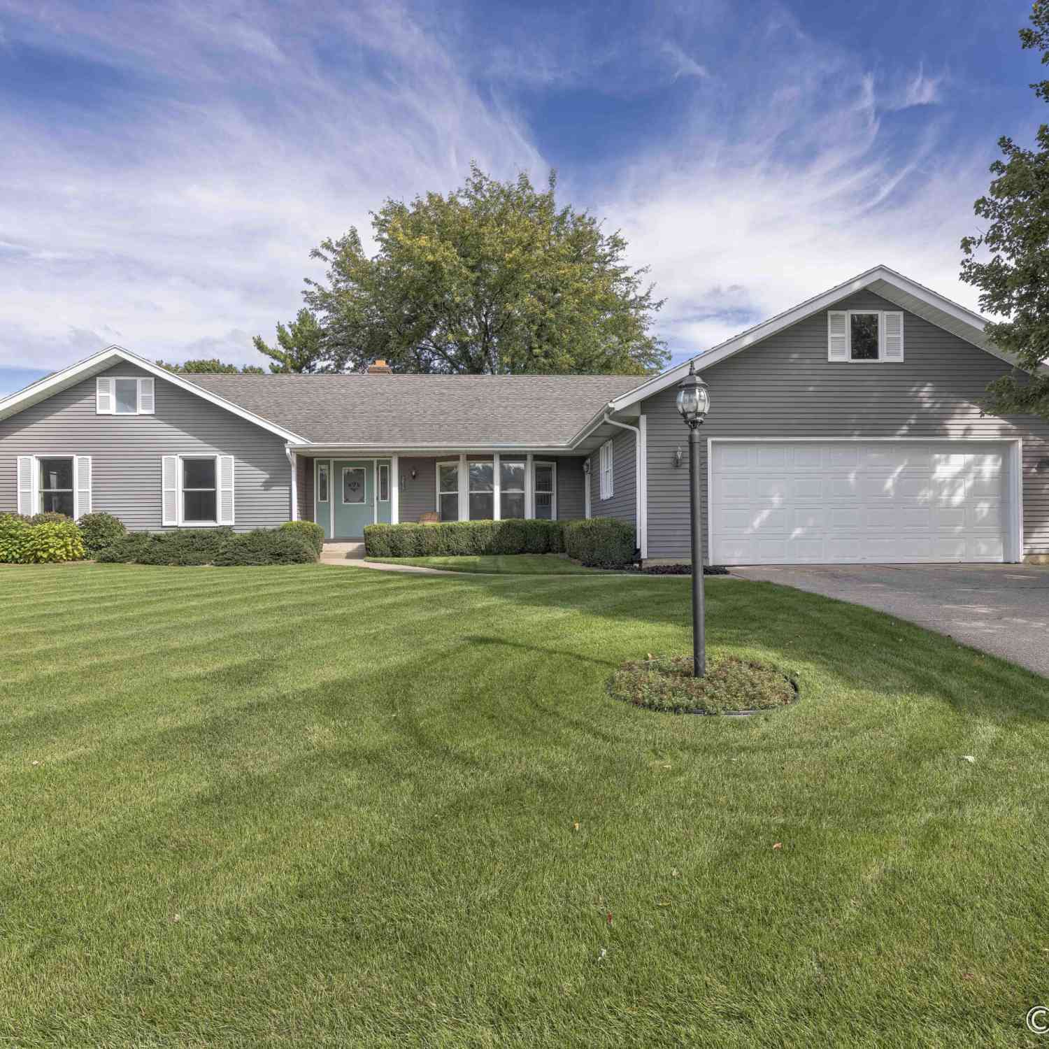 Homes For Sale - 2017 Wolfboro Drive<br/> Kentwood, MI 49508