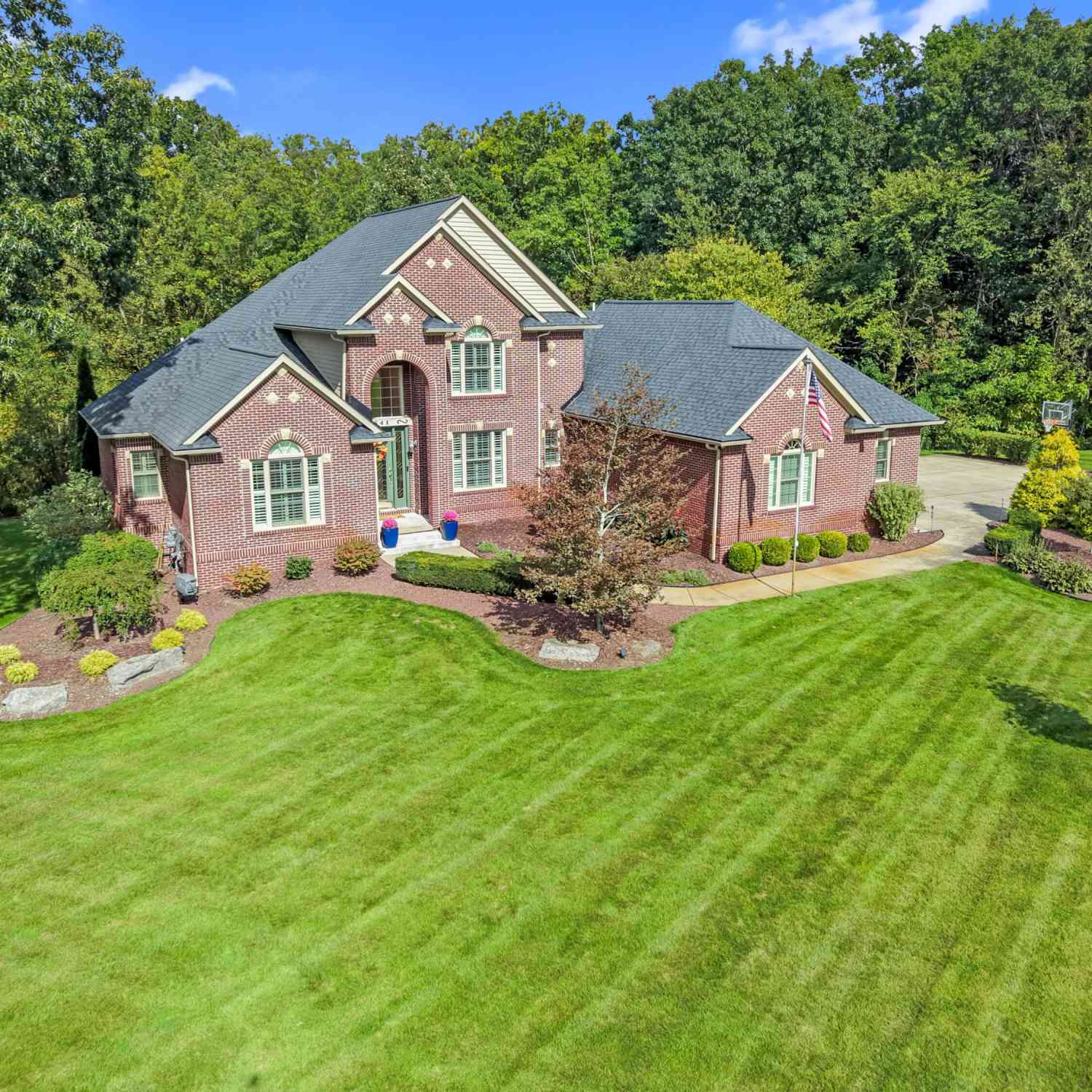 Homes For Sale - 8541 Lone Meadow Court<br/> Howell, MI 48843
