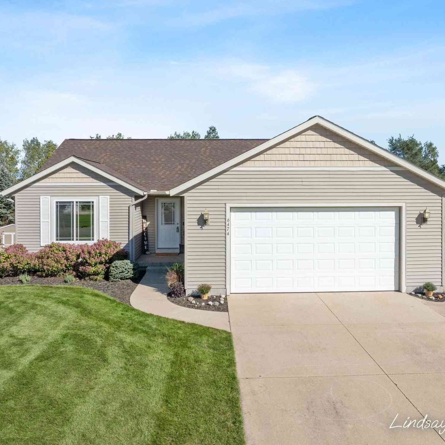 Homes For Sale - 6474 Bradenwood Drive<br/> Hudsonville, MI 49426