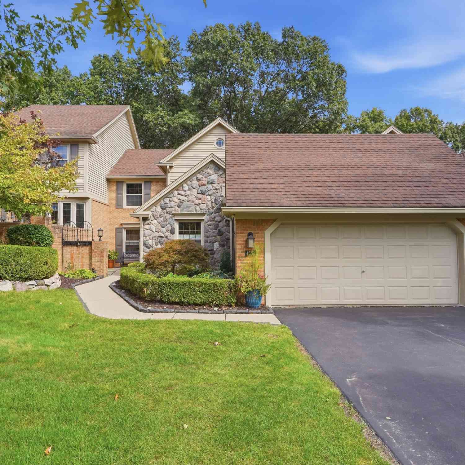 Condo For Sale - 4539 Golf View Drive<br/> Brighton, MI 48116