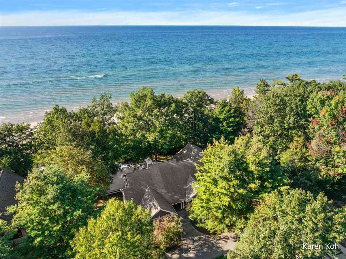 Homes For Sale - 4779 N Lakeshore Road<br/> Mears, MI 49436