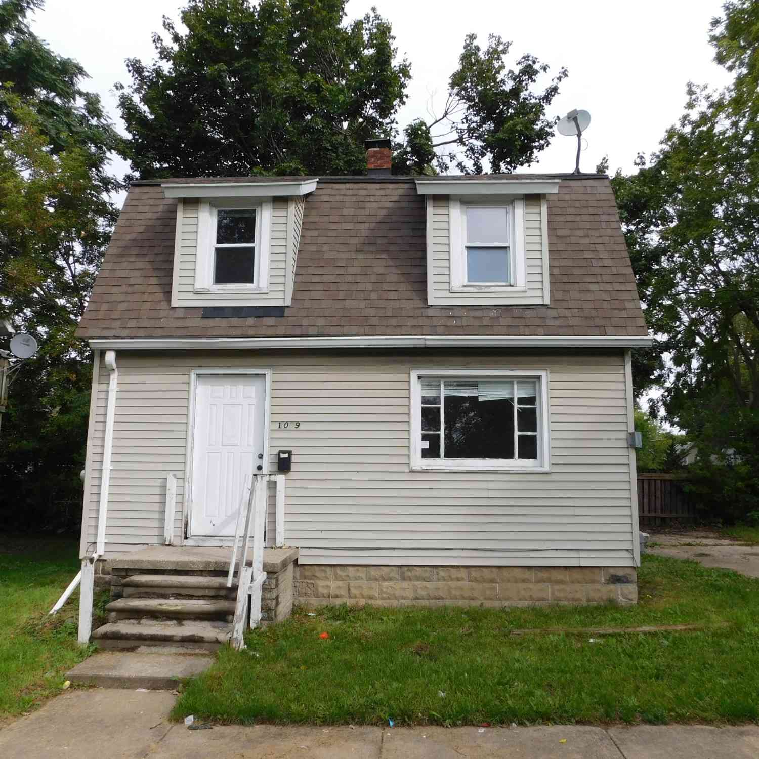 Homes For Sale - 1009 Euclid Place<br/> Lansing, MI 48912