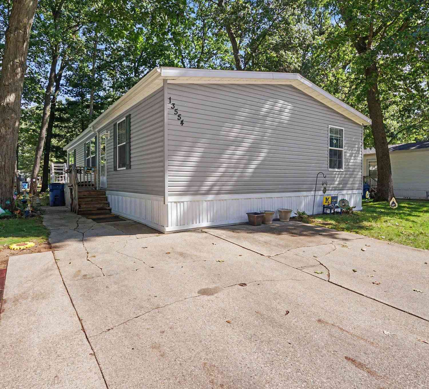 Mobile Home For Sale - 13554 Pinewood Drive<br/> Grand Haven, MI 49417