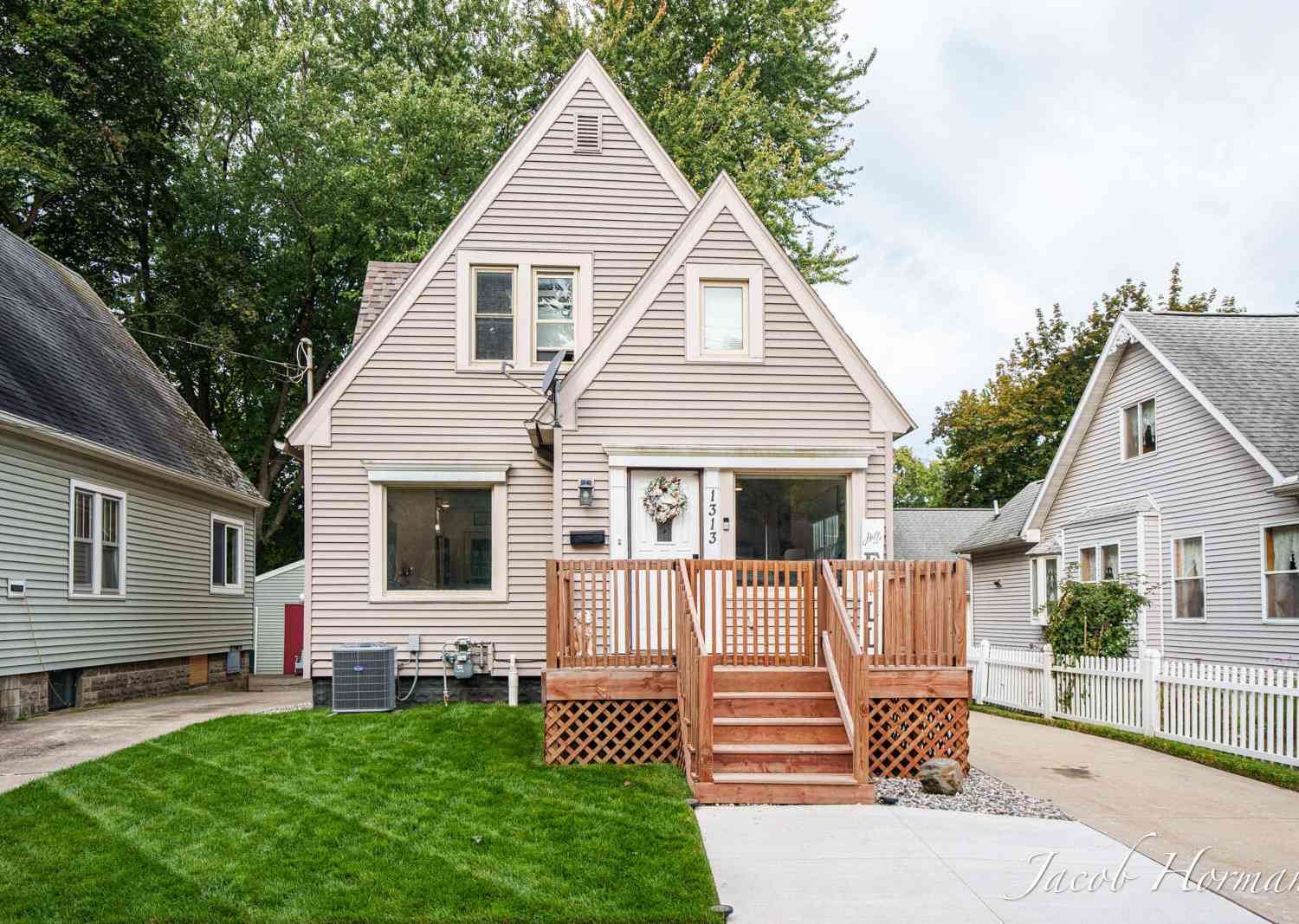 Homes For Sale - 1313 N Jenison Avenue<br/> Lansing, MI 48915