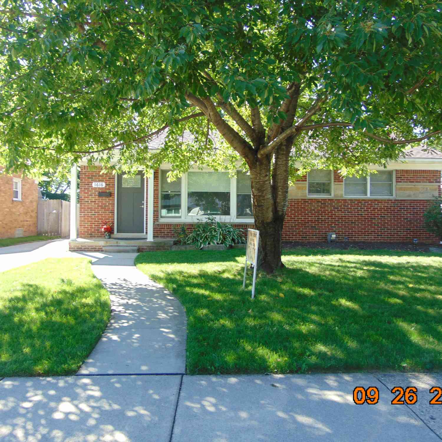 Homes For Sale - 1616 Genesee Drive<br/> Royal Oak, MI 48073