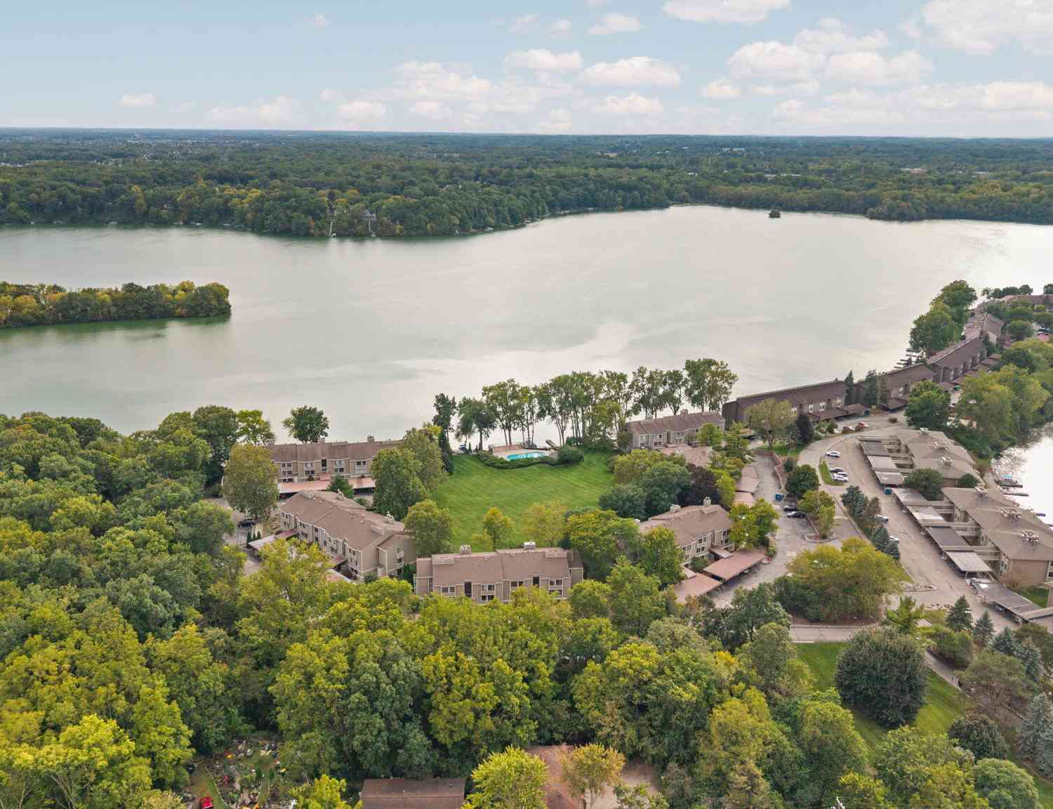 Condo For Sale - 1660 Cliffs Landing #102<br/> Ypsilanti, MI 48198
