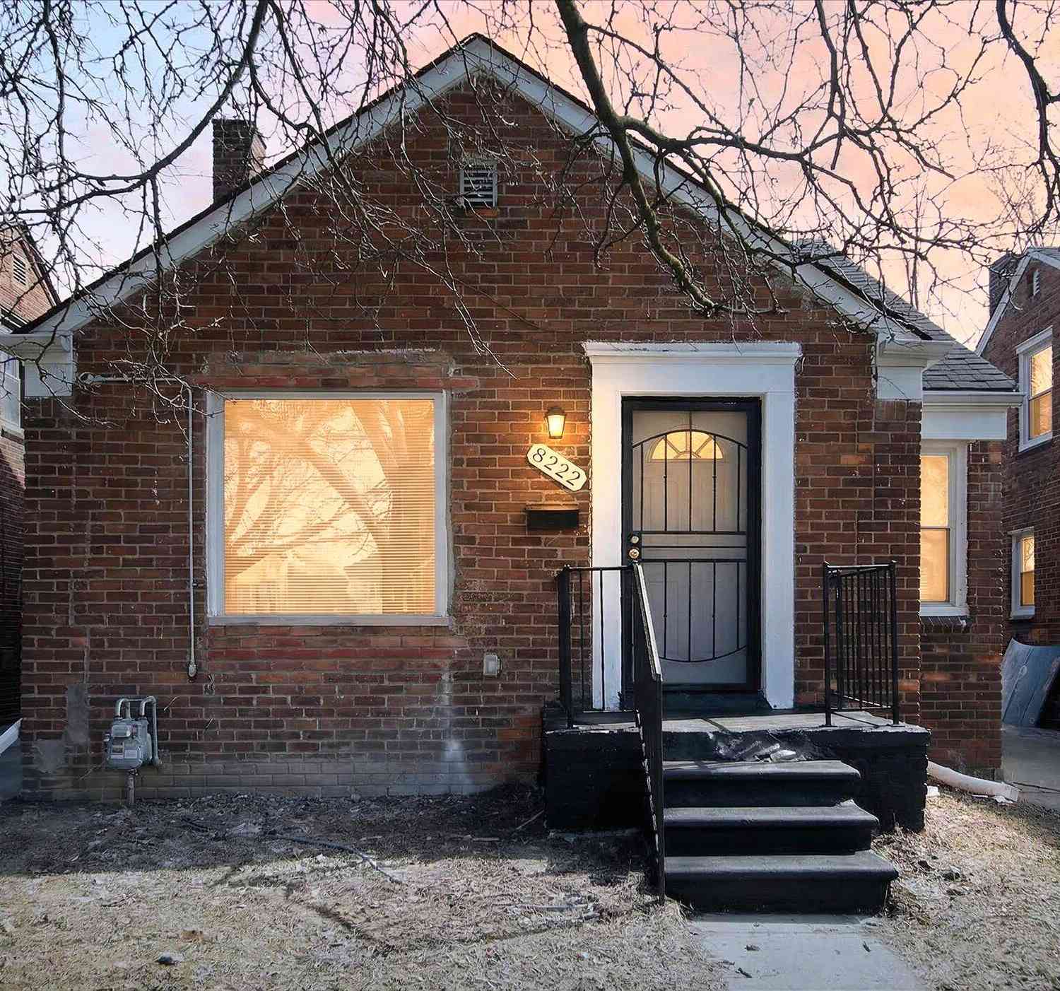 Homes For Sale - 8222 Roselawn Street<br/> Wayne County, Detroit, MI 48204