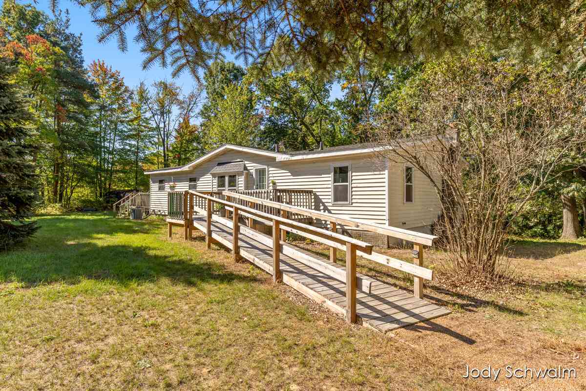 Mobile Home For Sale - 14075 Hanna Avenue<br/> Cedar Springs, MI 49319