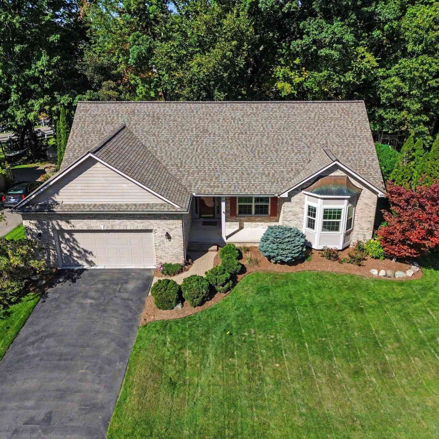 Homes For Sale - 2603 Ravineside Lane<br/> Howell, MI 48843