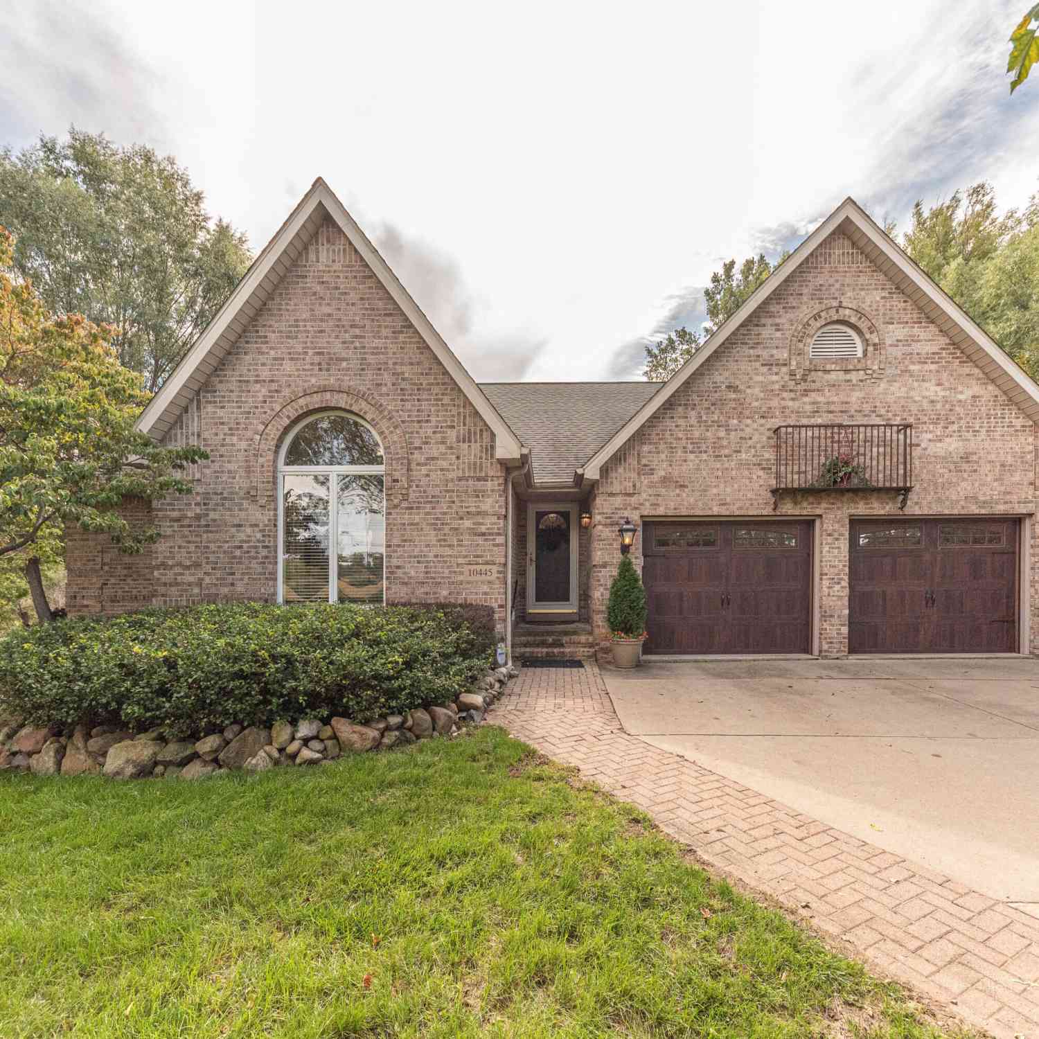 Homes For Sale - 10445 E Stony Creek Road<br/> Milan, MI 48160