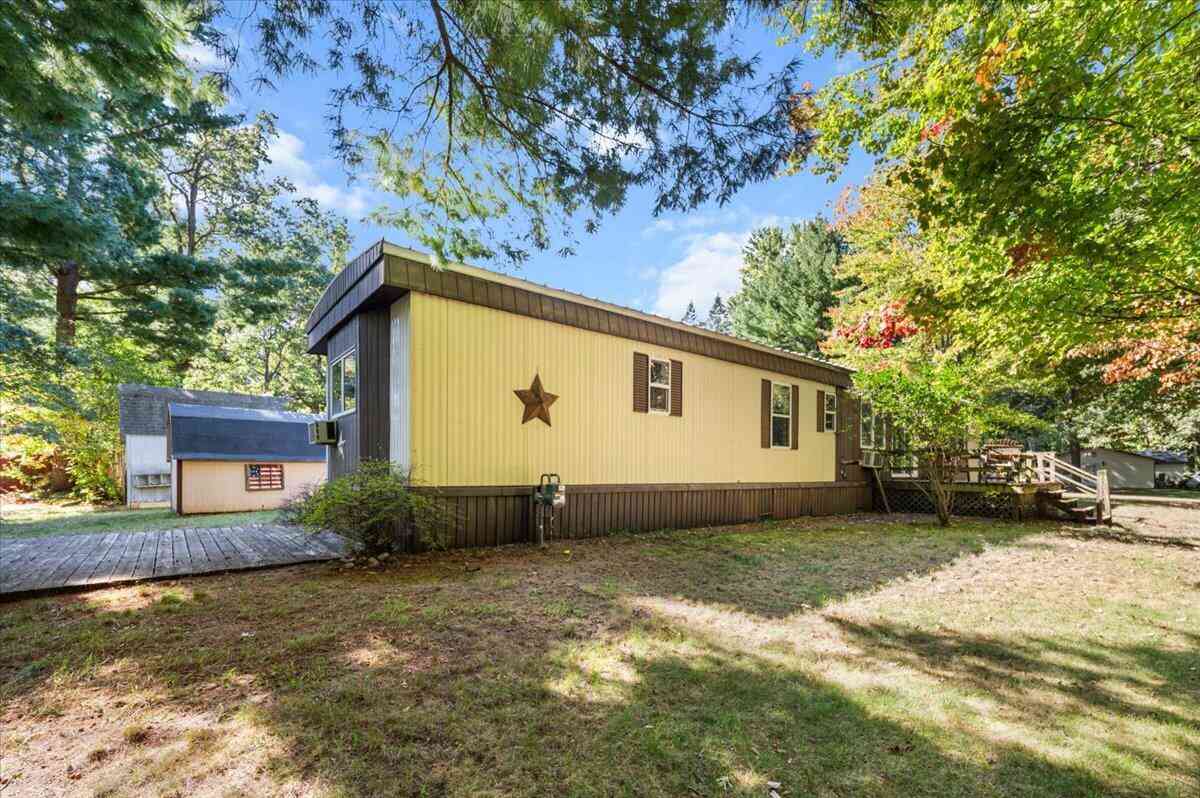 Mobile Home For Sale - 7650 E Lake Drive<br/> Newaygo County, Newaygo, MI 49337
