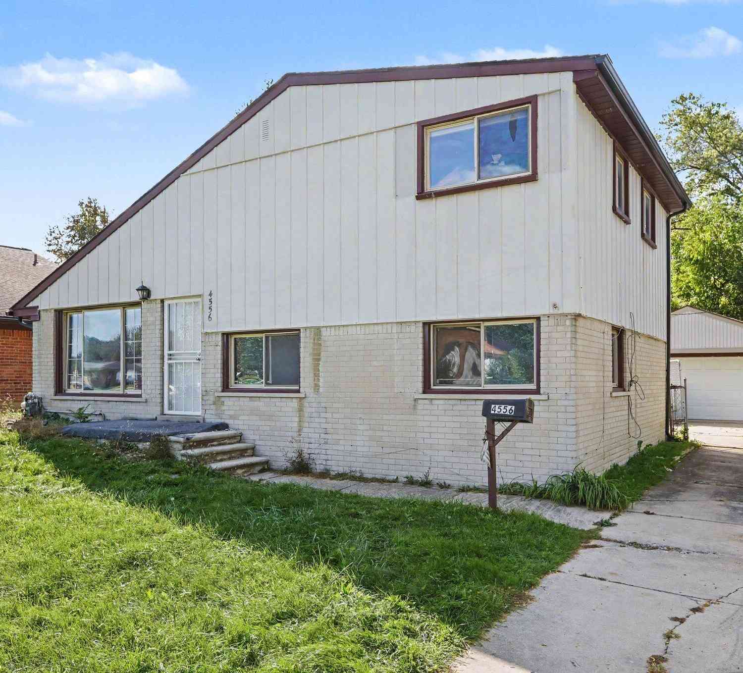 Homes For Sale - 4556 Cleveland Street<br/> Wayne, MI 48184