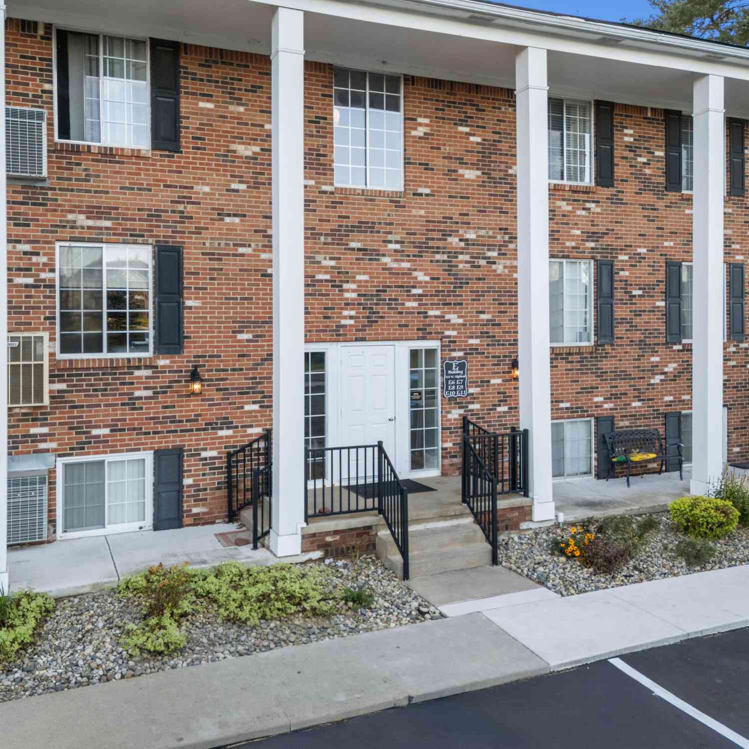 Condo For Sale - 515 W Highland Road #E6<br/> Howell, MI 48843