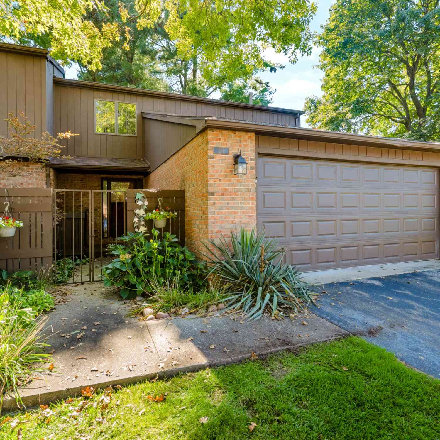 Condo For Sale - 131 Pine Cove Circle<br/> Kalamazoo County, Kalamazoo, MI 49006