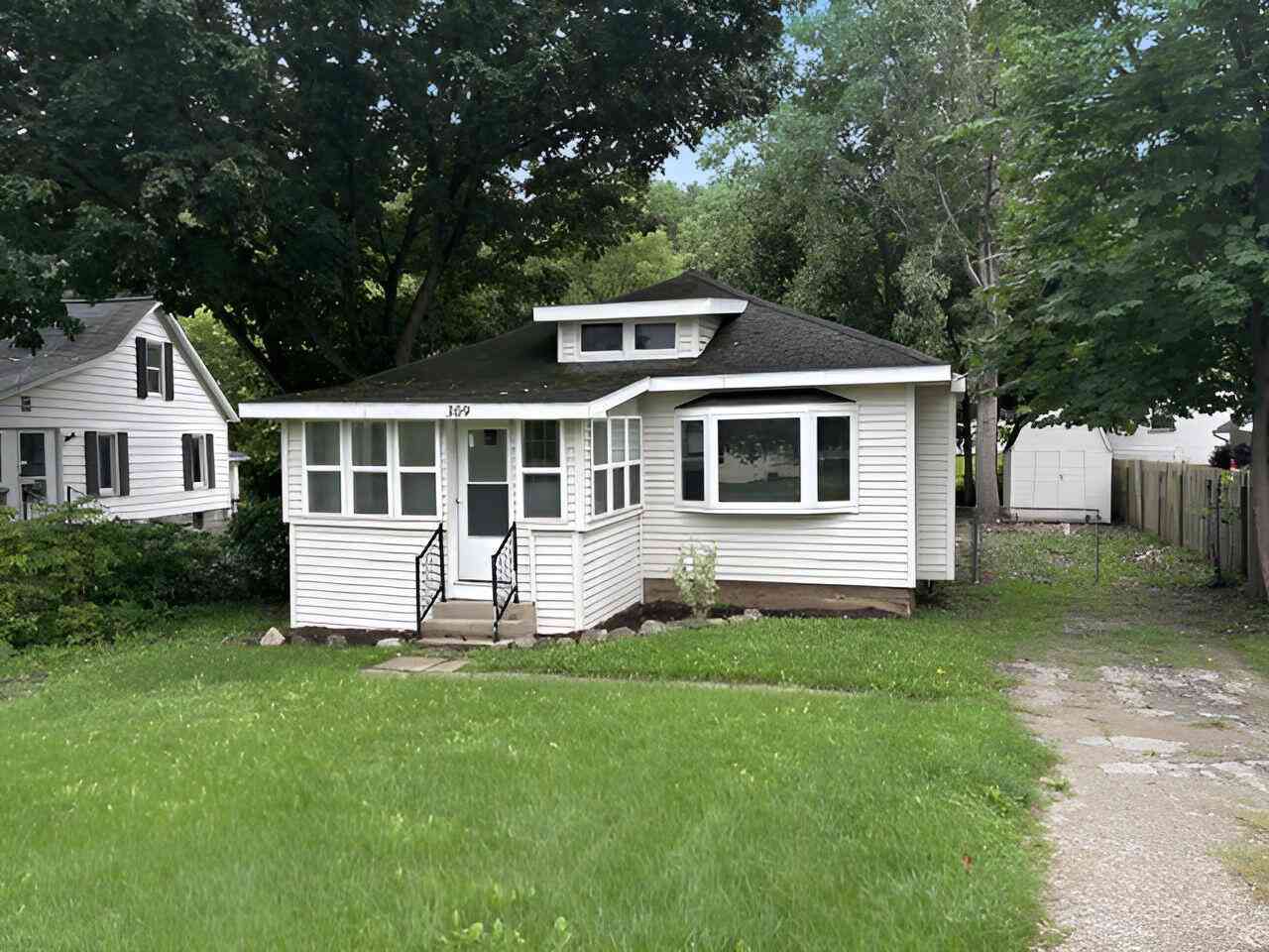 Homes For Sale - 309 W Riverside Drive<br/> Ionia, MI 48846