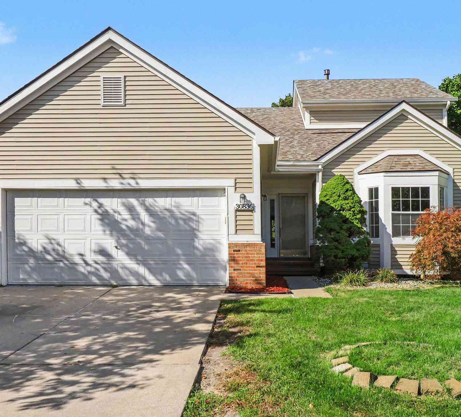 Condo For Sale - 30836 Golden Ridge<br/> Oakland County, Novi, MI 48377