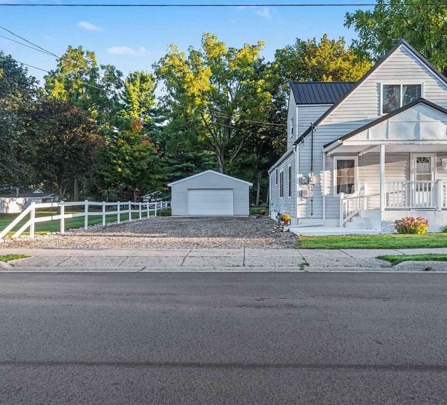 Homes For Sale - 32 E Liberty Street<br/> Branch County, Coldwater, MI 49036
