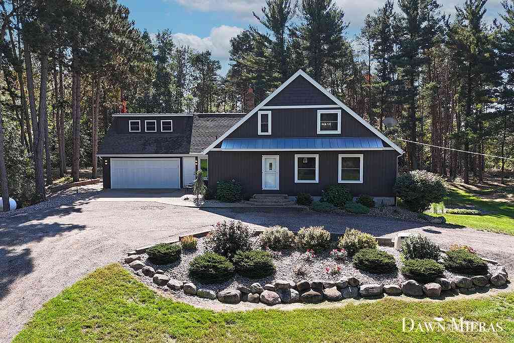 Homes For Sale - 8384 Baldwin Street<br/> Zeeland, MI 49464