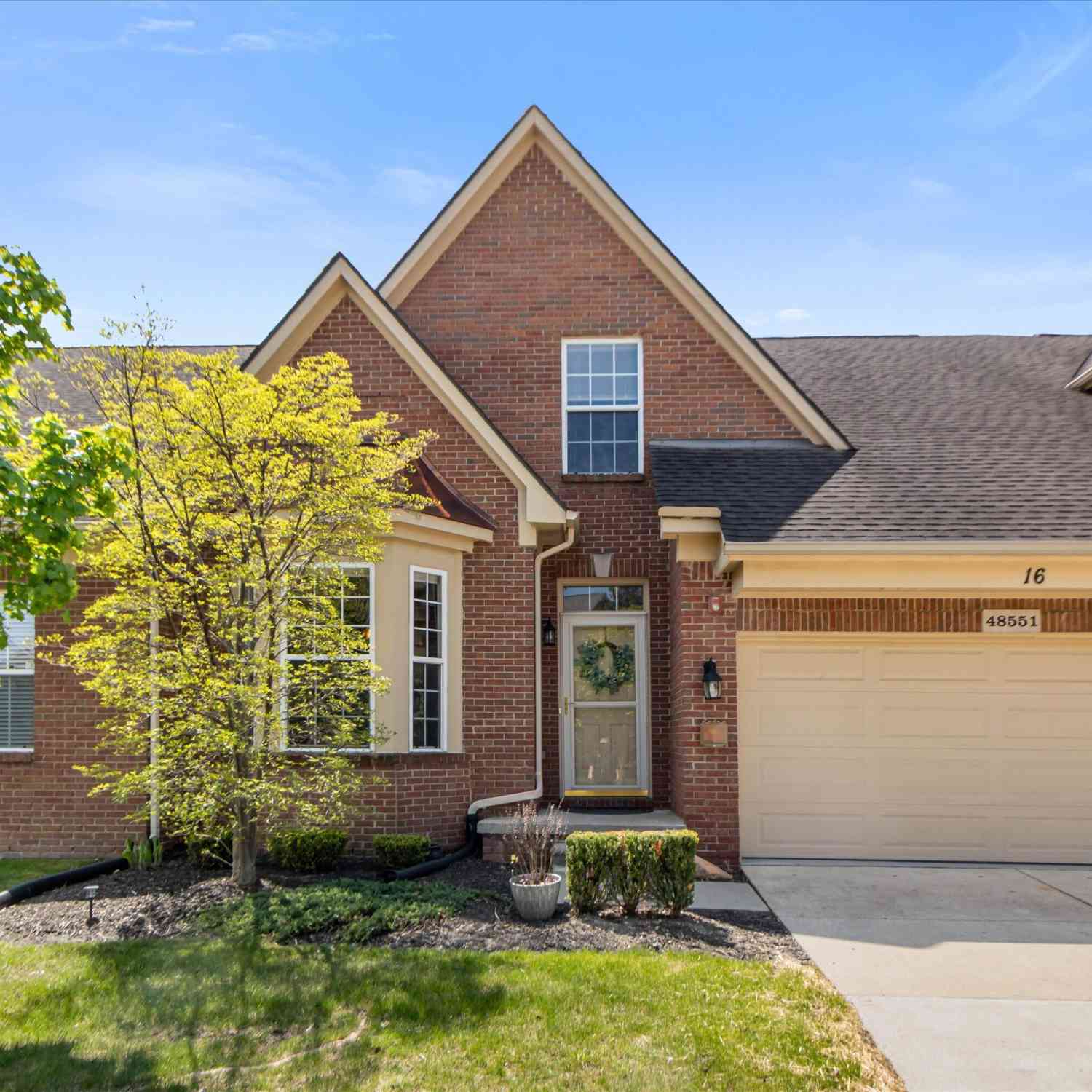 Condo For Sale - 48551 Oak Bridge Drive<br/> Canton, MI 48188
