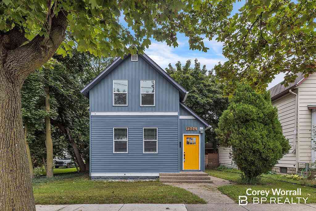 Homes For Sale - 1004 Garfield Avenue<br/> Grand Rapids, MI 49504