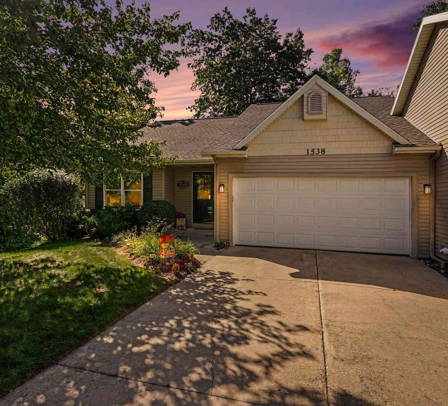 Condo For Sale - 1538 Beechtree Cmns #13<br/> Grand Haven, MI 49417