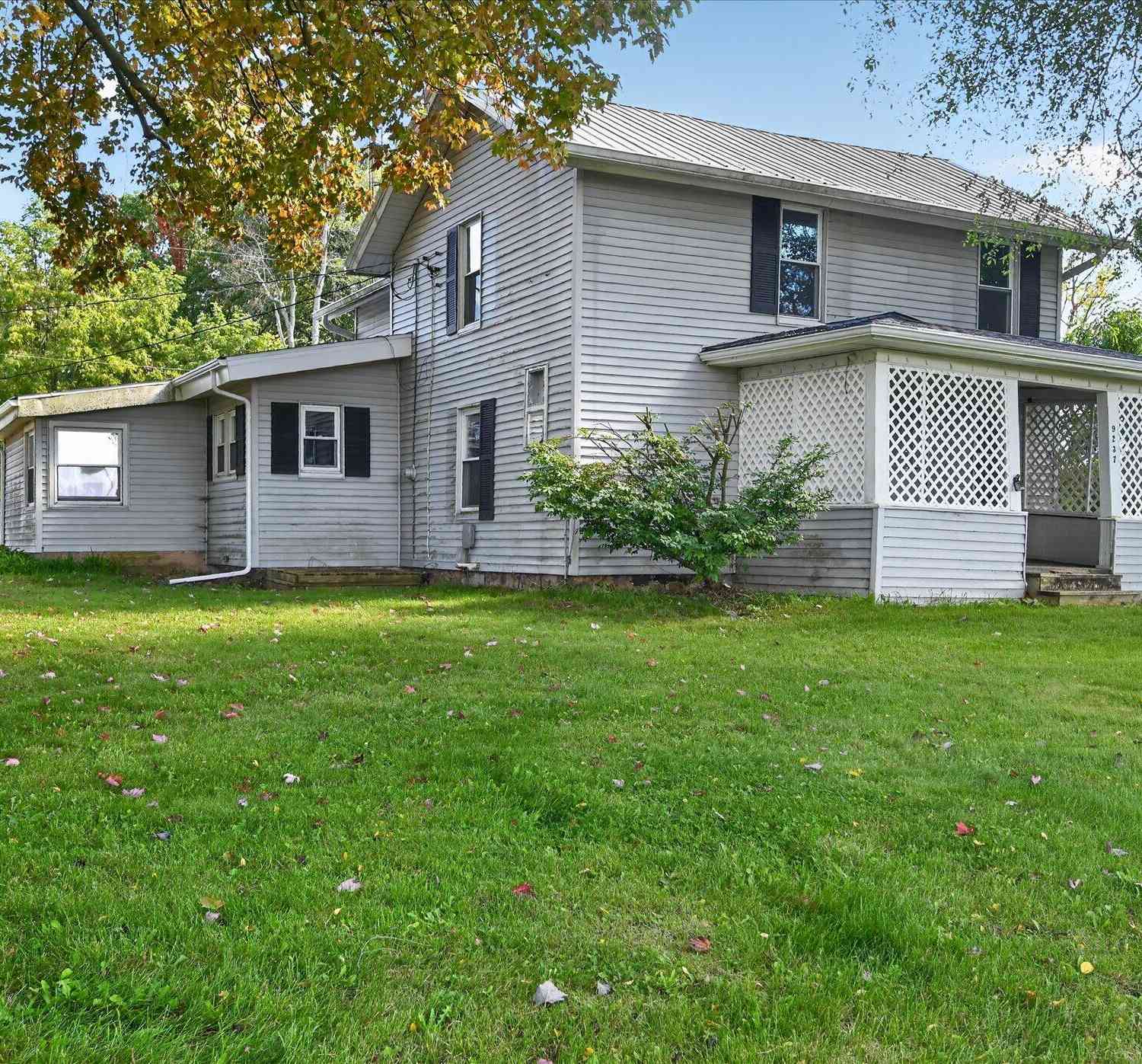 Homes For Sale - 9237 Easton Road<br/> Jackson County, Rives Junction, MI 49277