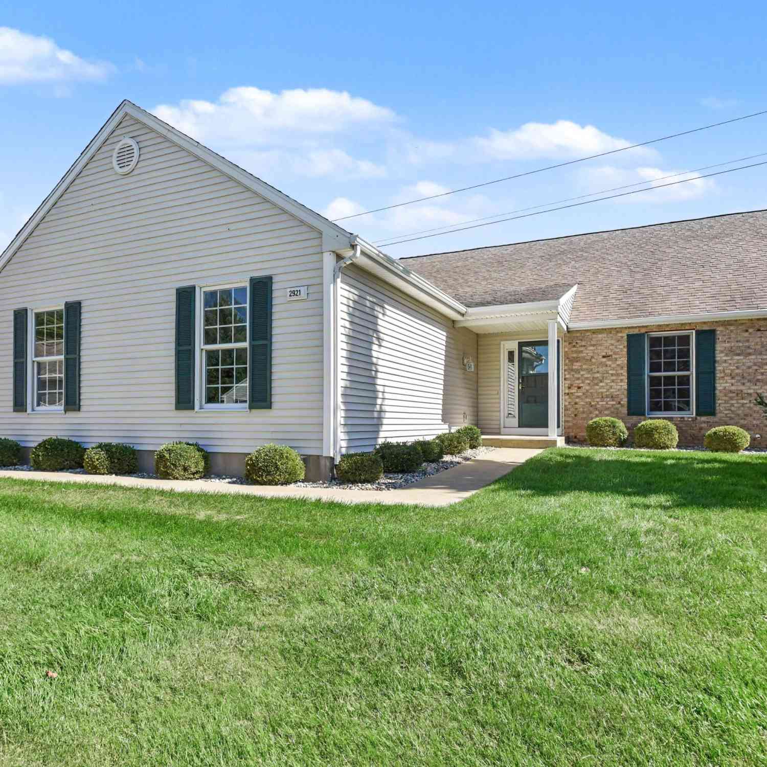 Condo For Sale - 2921 Hunters Place<br/> Kalamazoo County, Kalamazoo, MI 49048