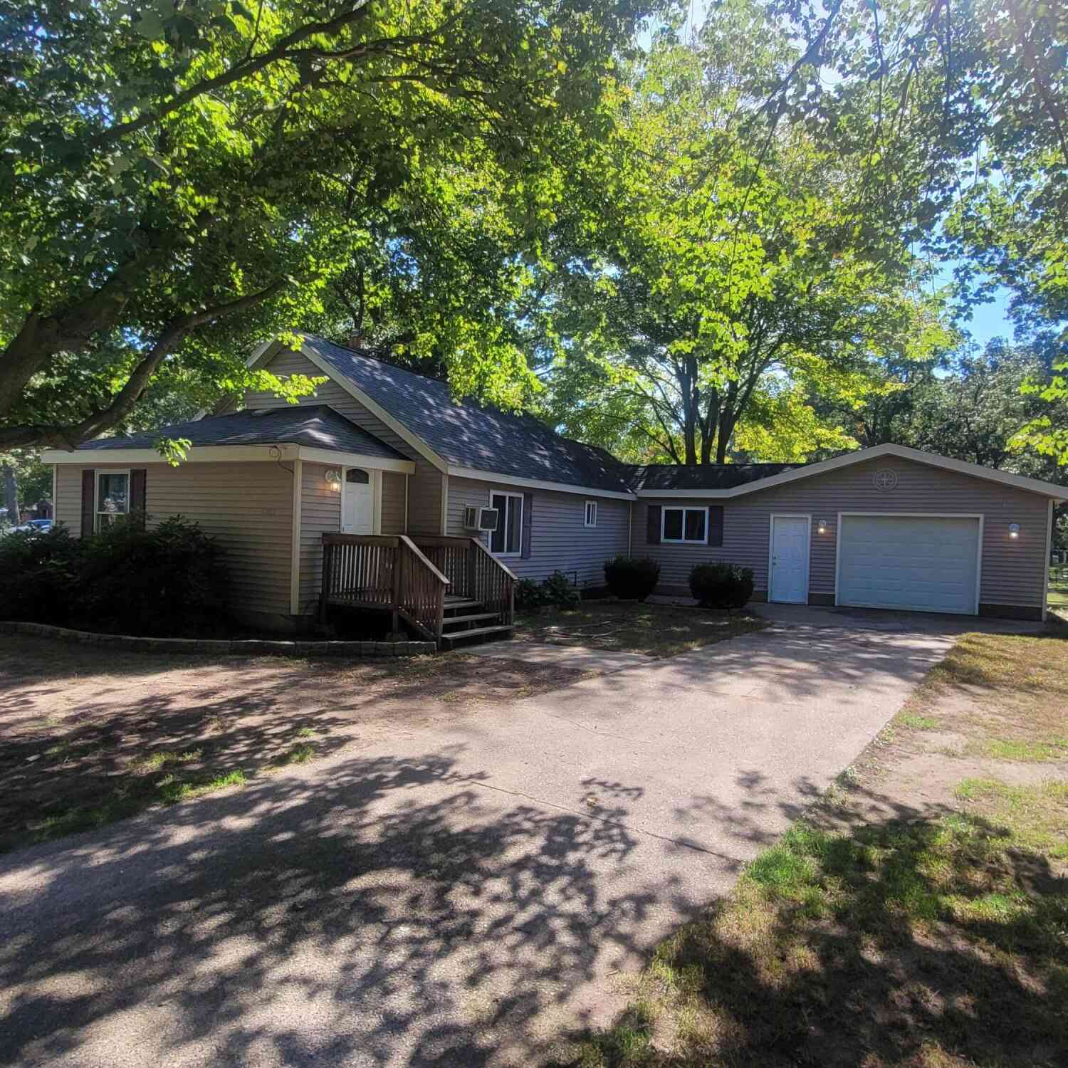 Homes For Sale - 1367 E Summit Avenue<br/> Muskegon, MI 49444