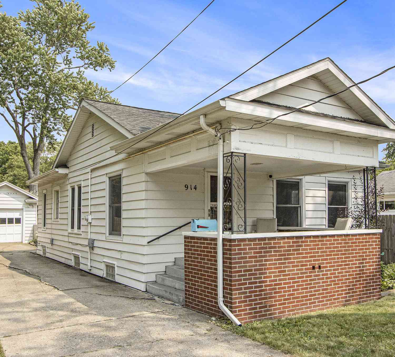 Homes For Sale - 914 Dayton Avenue<br/> Kalamazoo, MI 49048