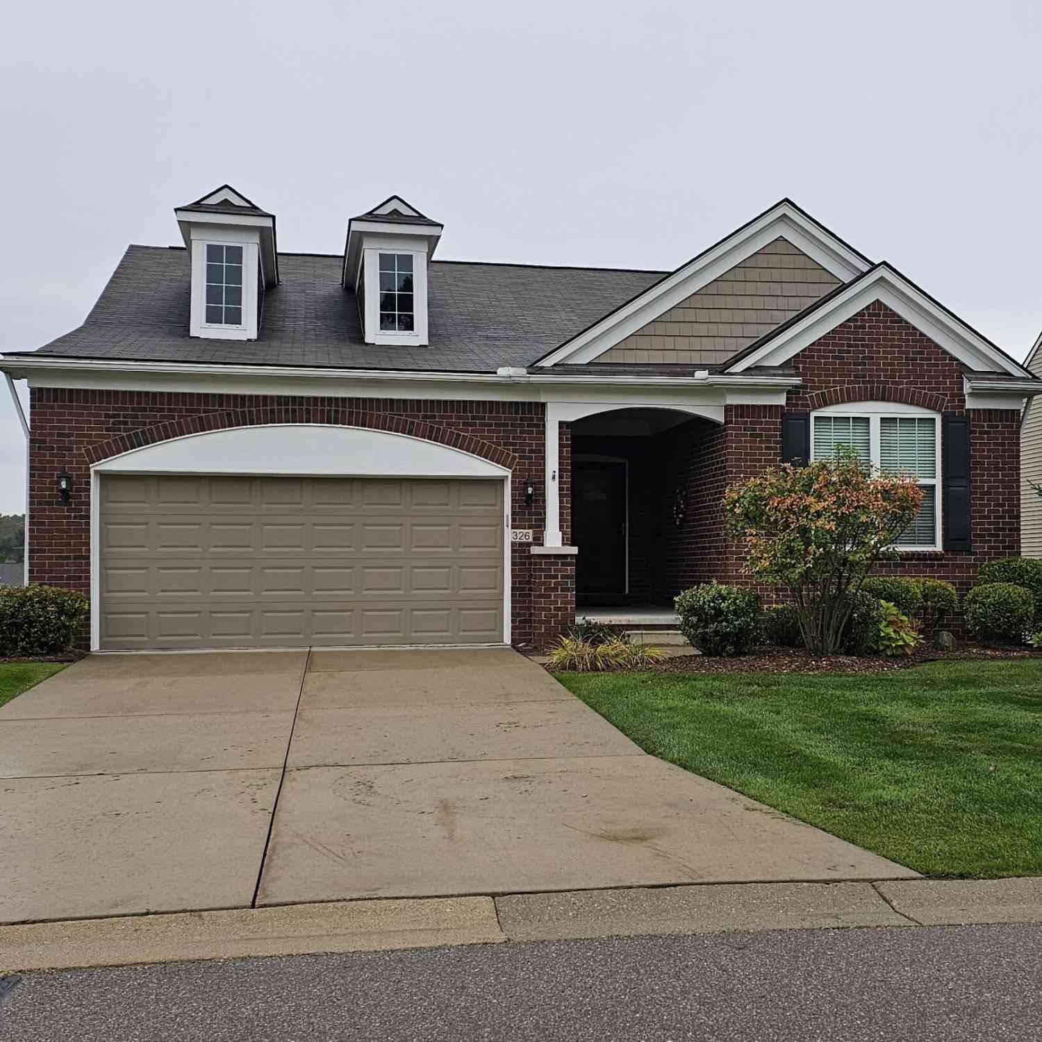 Condo For Sale - 326 Bozeman Court #202<br/> Howell, MI 48843