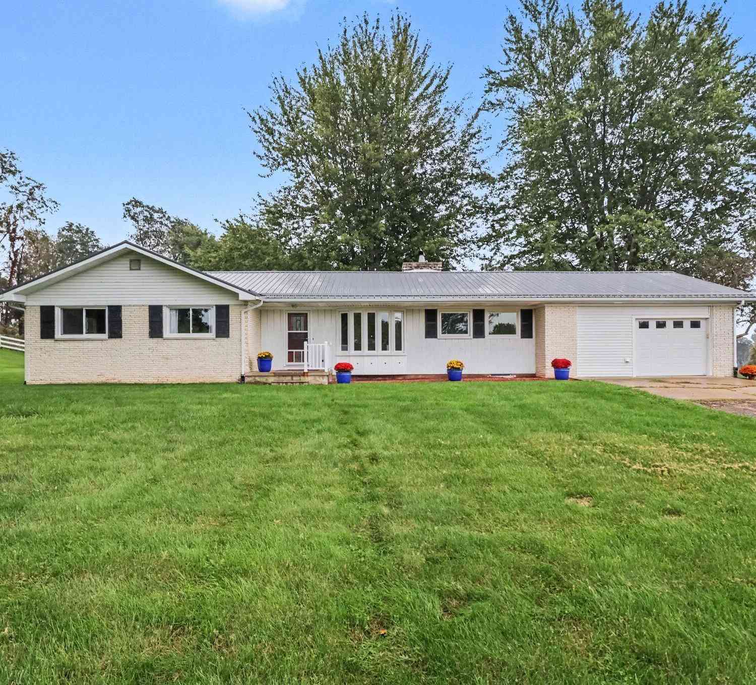 Homes For Sale - 29920 R Drive<br/> Calhoun County, Springport, MI 49284