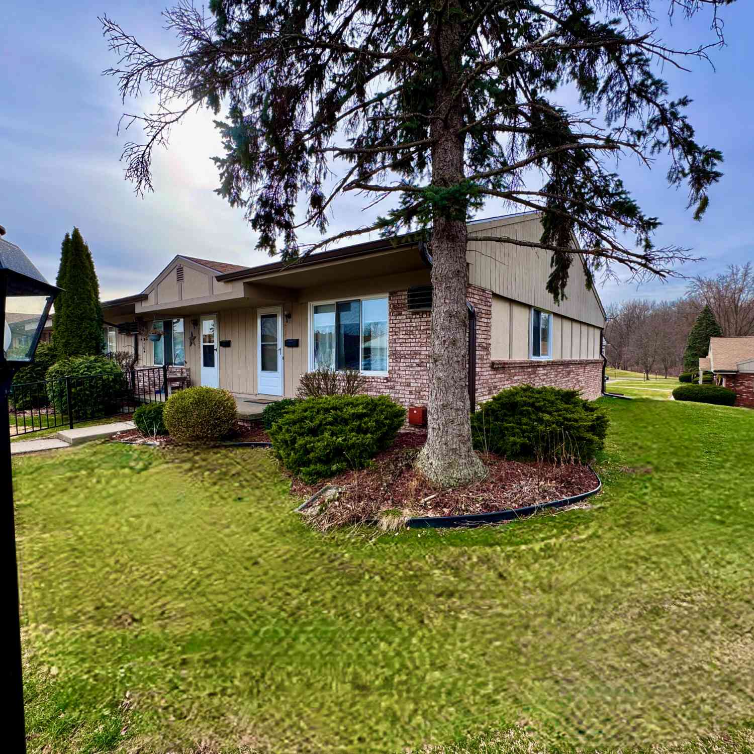 Condo For Sale - 25225 Potomac Drive #8<br/> South Lyon, MI 48178