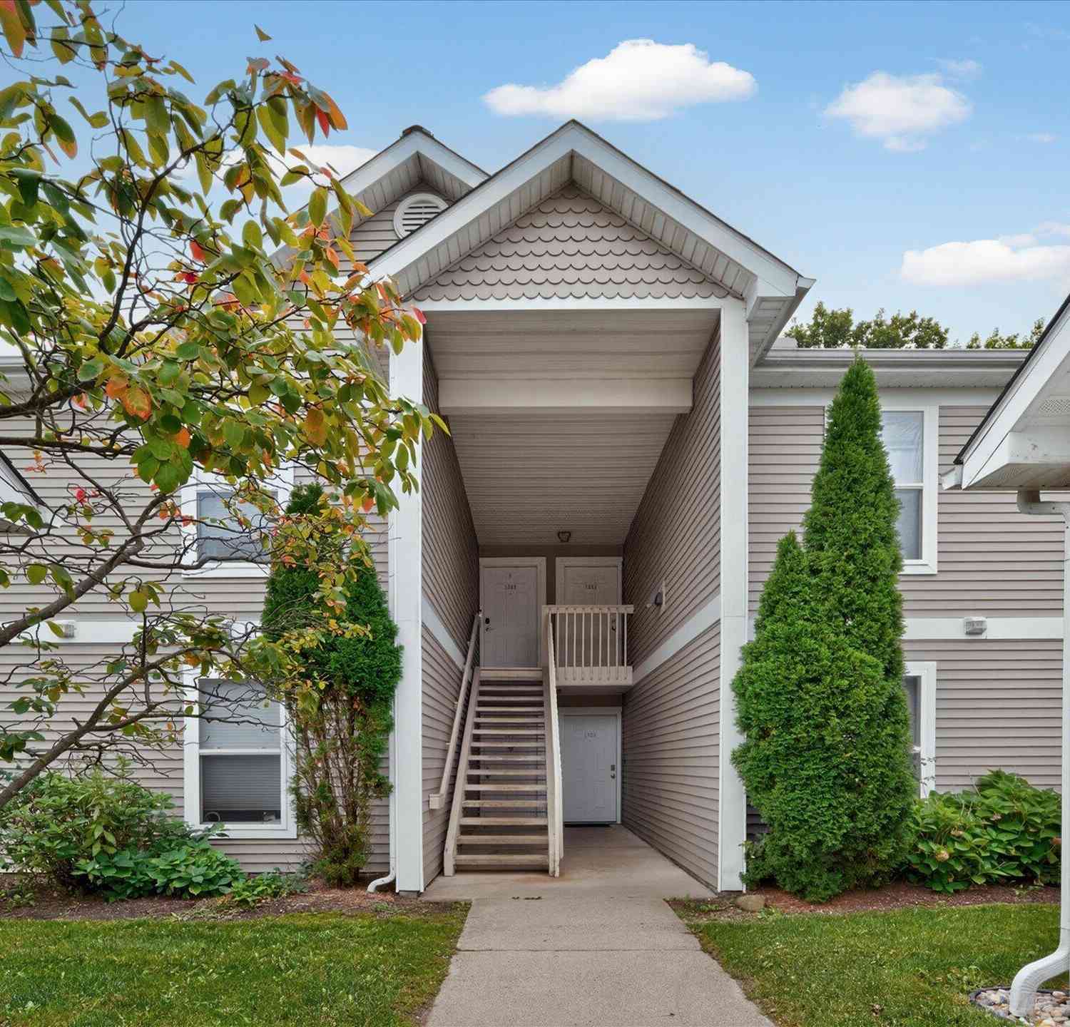 Condo For Sale - 1349 Heatherwood Lane<br/> Ann Arbor, MI 48108