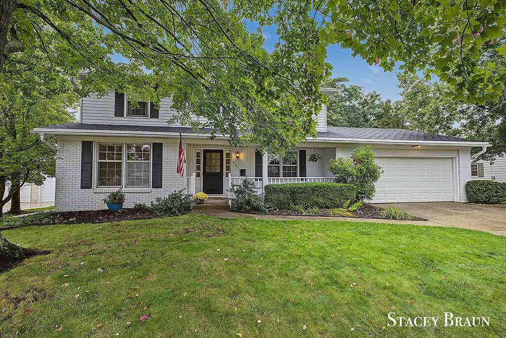 Homes For Sale - 2165 SE Shawnee Drive<br/> Grand Rapids, MI 49506