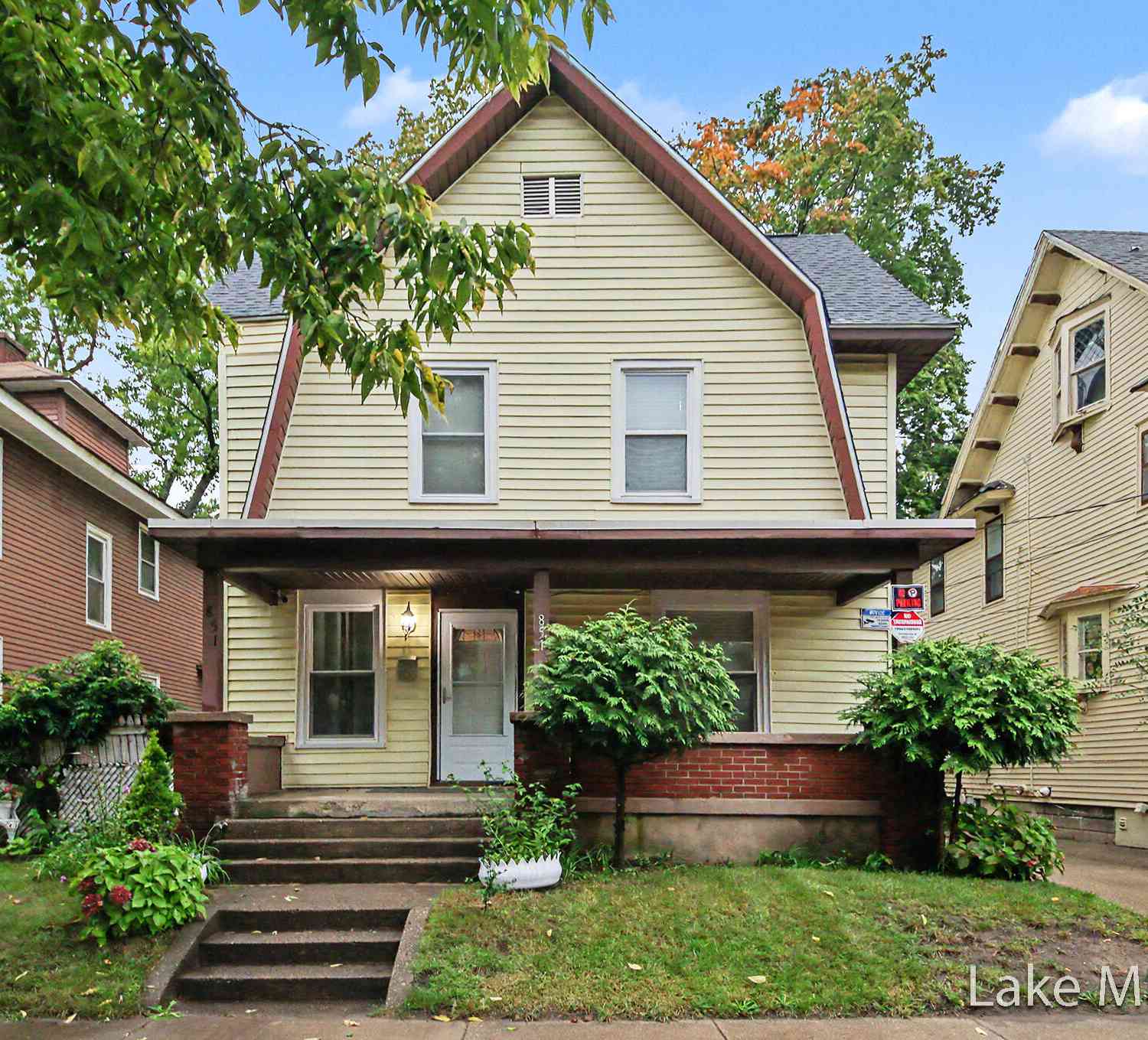 Homes For Sale - 851 Kalamazoo Avenue<br/> Grand Rapids, MI 49507