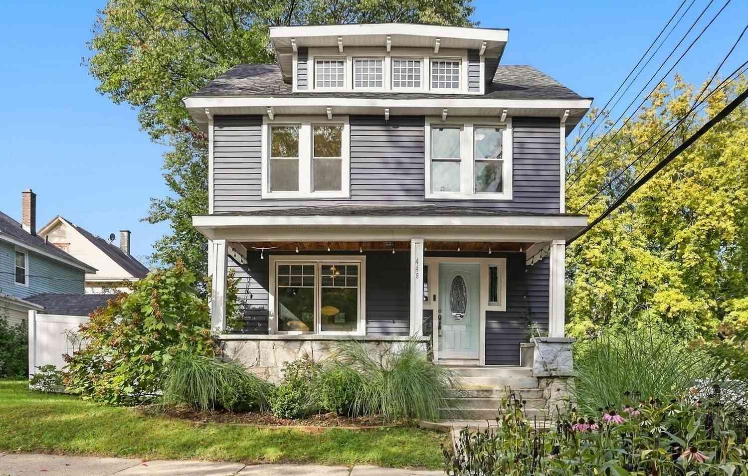 Homes For Sale - 449 Giddings Avenue<br/> Grand Rapids, MI 49506