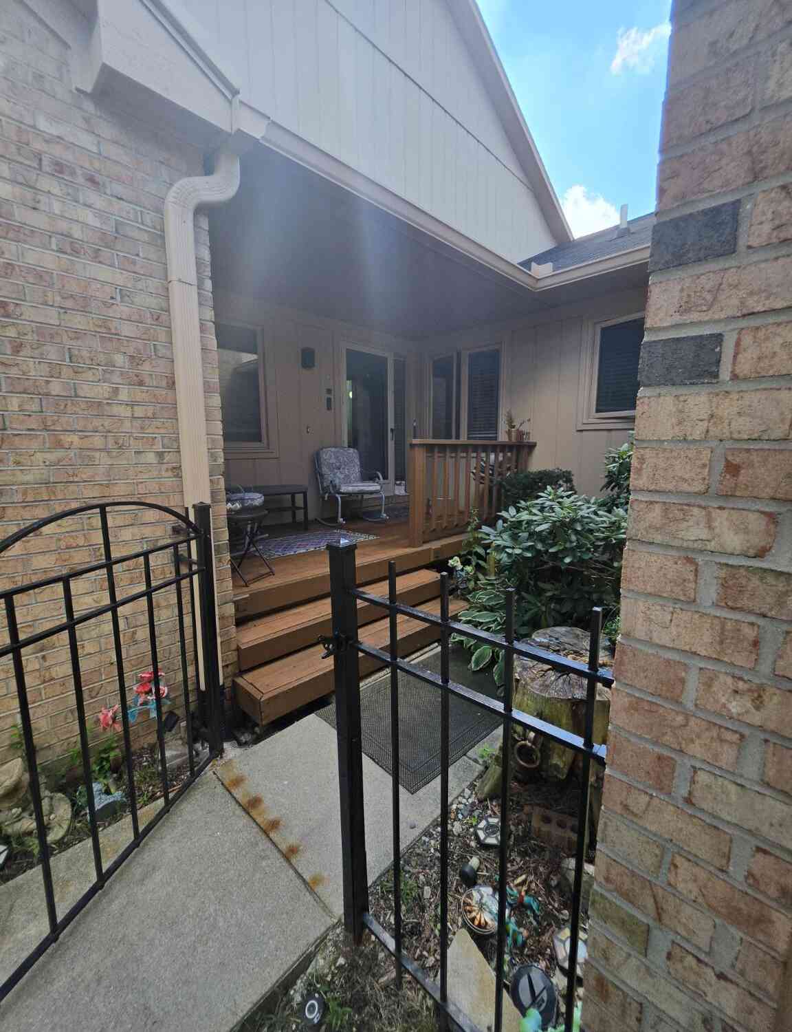 Condo For Sale - 35355 Blue Spruce Drive<br/> Farmington Hills, MI 48335