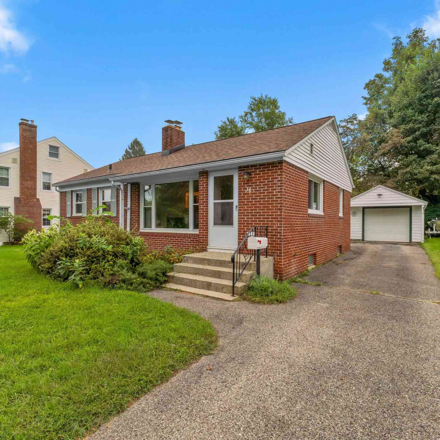 Homes For Sale - 38 W Hallett Street<br/> Hillsdale, MI 49242