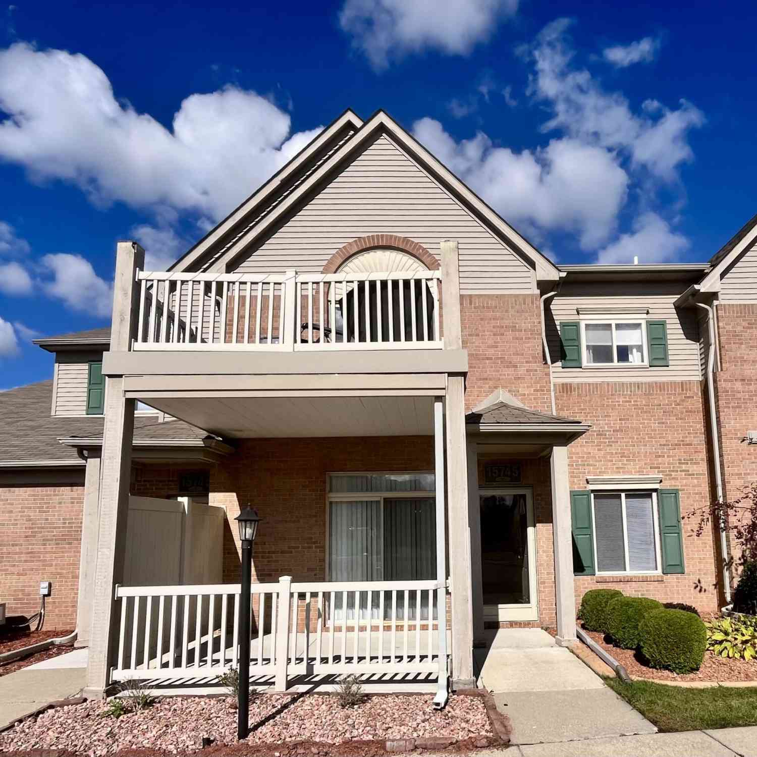 Condo For Sale - 15745 Parkway Lane #1<br/> Southgate, MI 48195