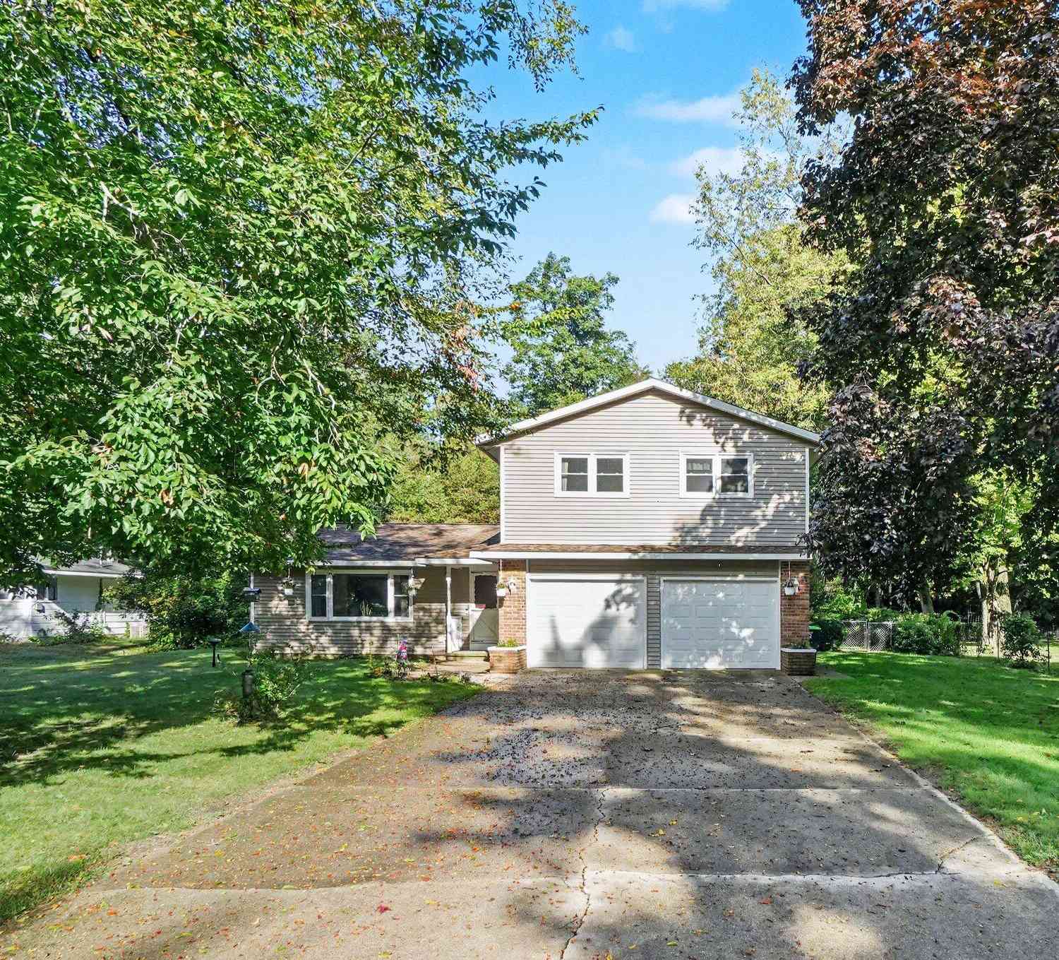 Homes For Sale - 37 S Bear Lake Road<br/> Muskegon, MI 49445