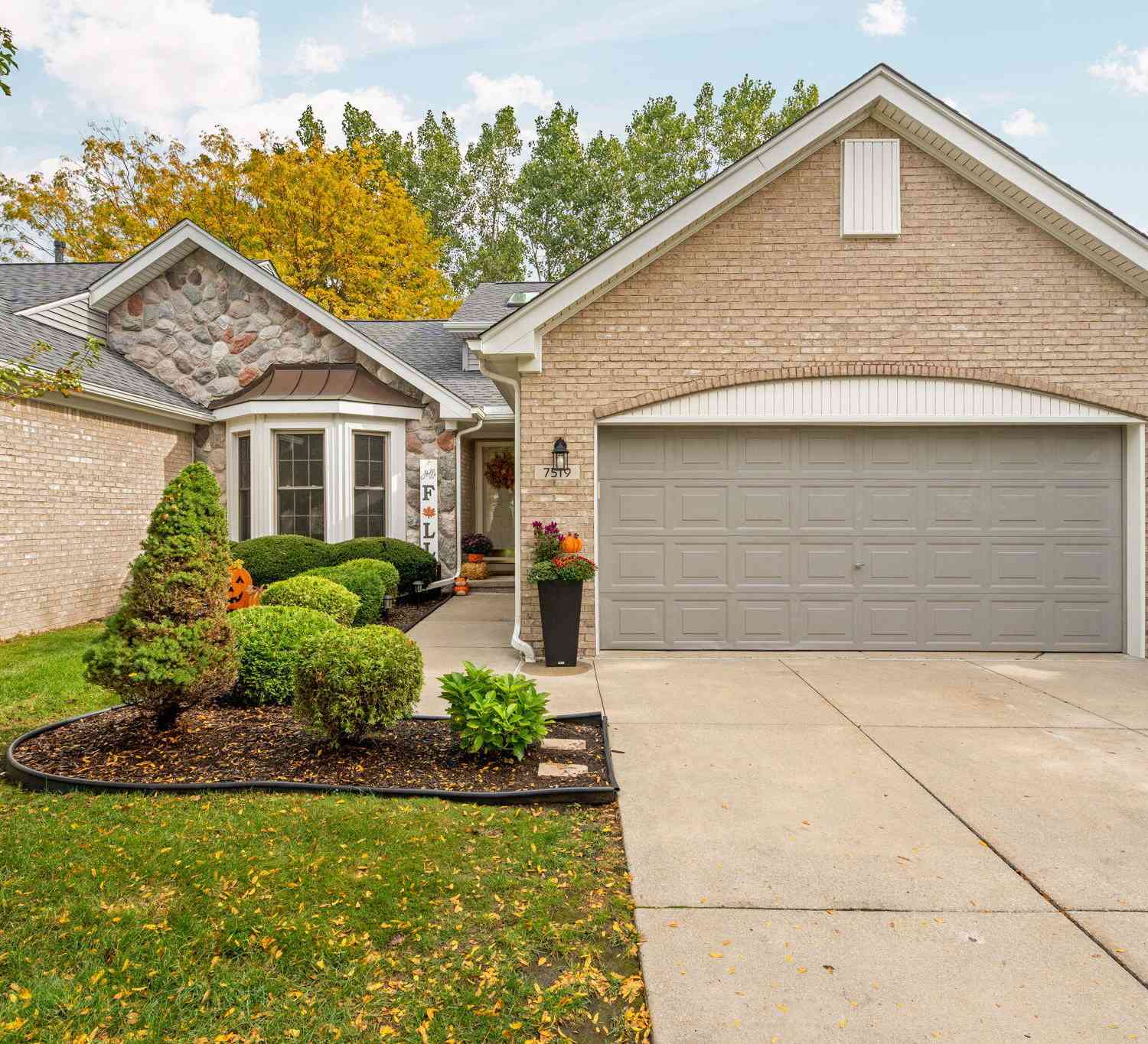 Condo For Sale - 7519 Green Meadow Lane<br/> Canton, MI 48187