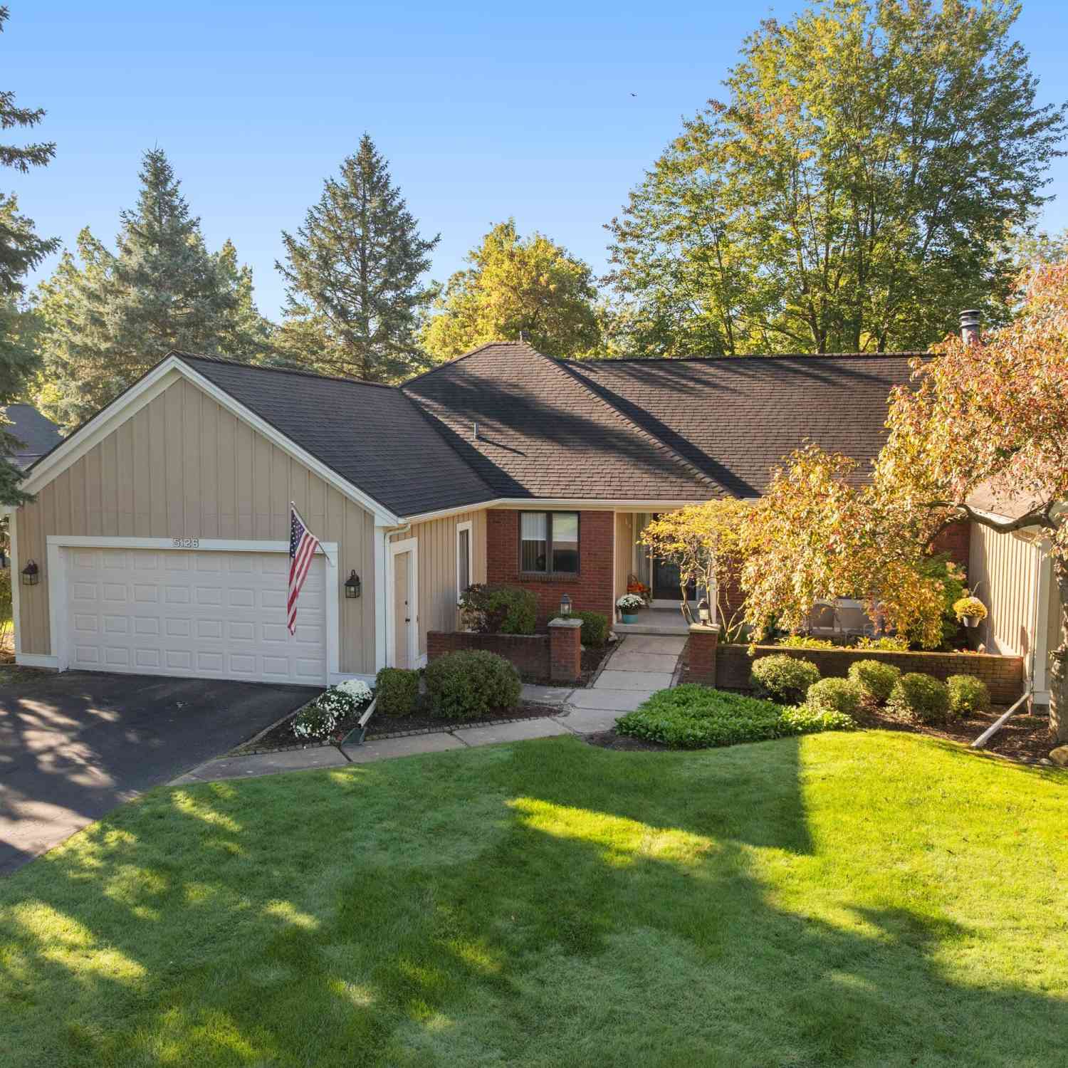 Condo For Sale - 5126 S Quail Crest Drive<br/> Grand Rapids, MI 49546