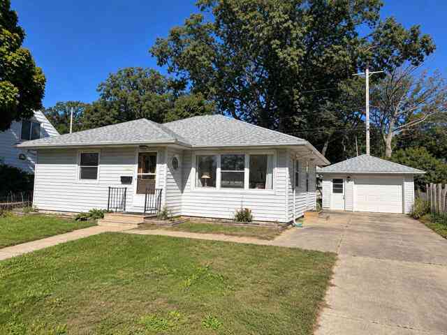 Homes For Sale - 1412 Winchester Drive<br/> Muskegon, MI 49441