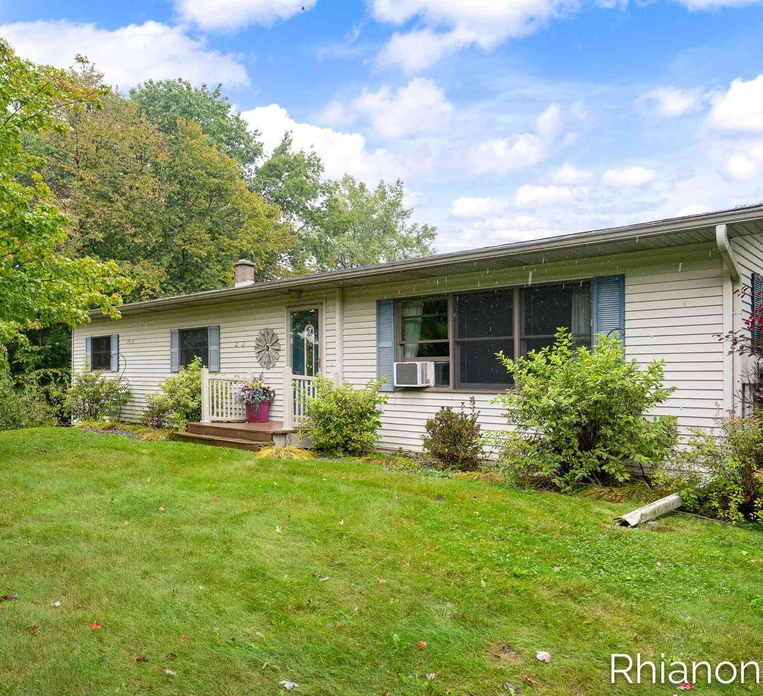 Homes For Sale - 18012 24th Avenue<br/> Ottawa County, Conklin, MI 49403
