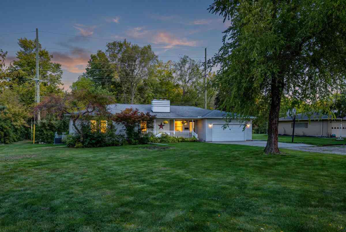 Homes For Sale - 461 E Monroe Street<br/> Monroe County, Dundee, MI 48131
