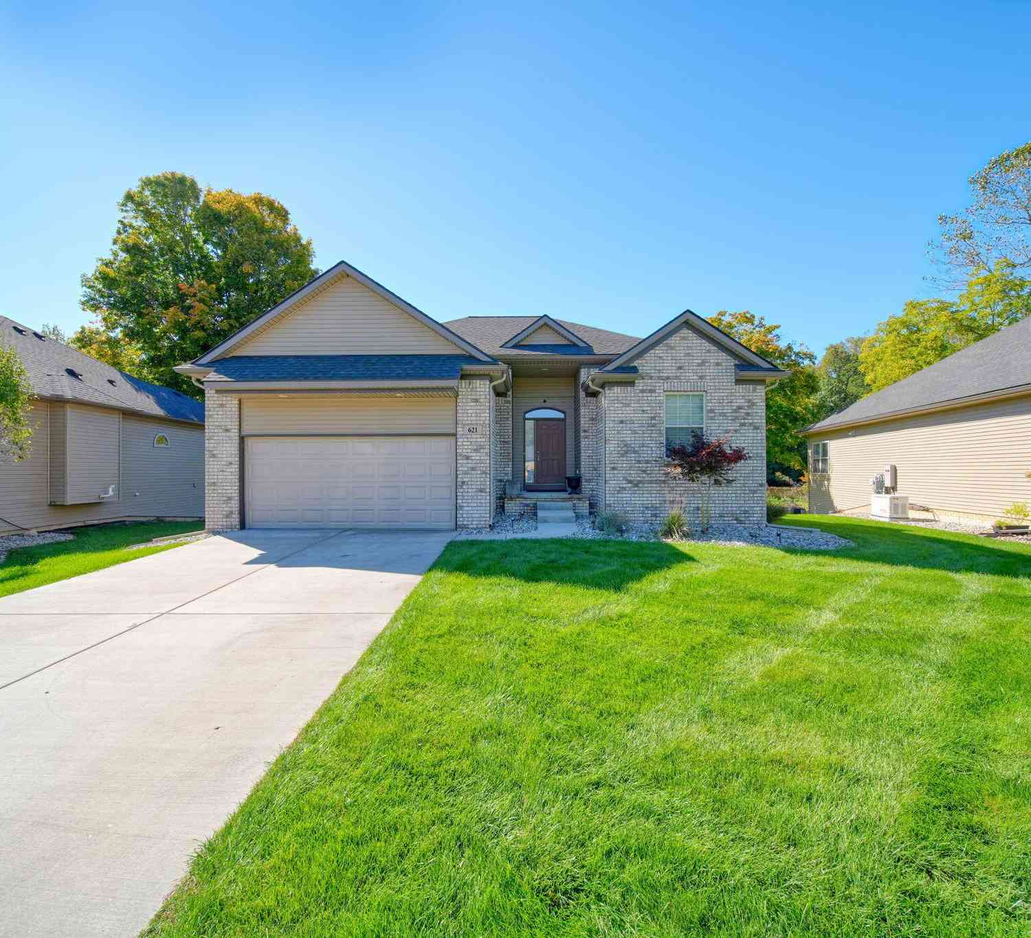 Condo For Sale - 621 Shadow Brooke Lane #2<br/> Tecumseh, MI 49286