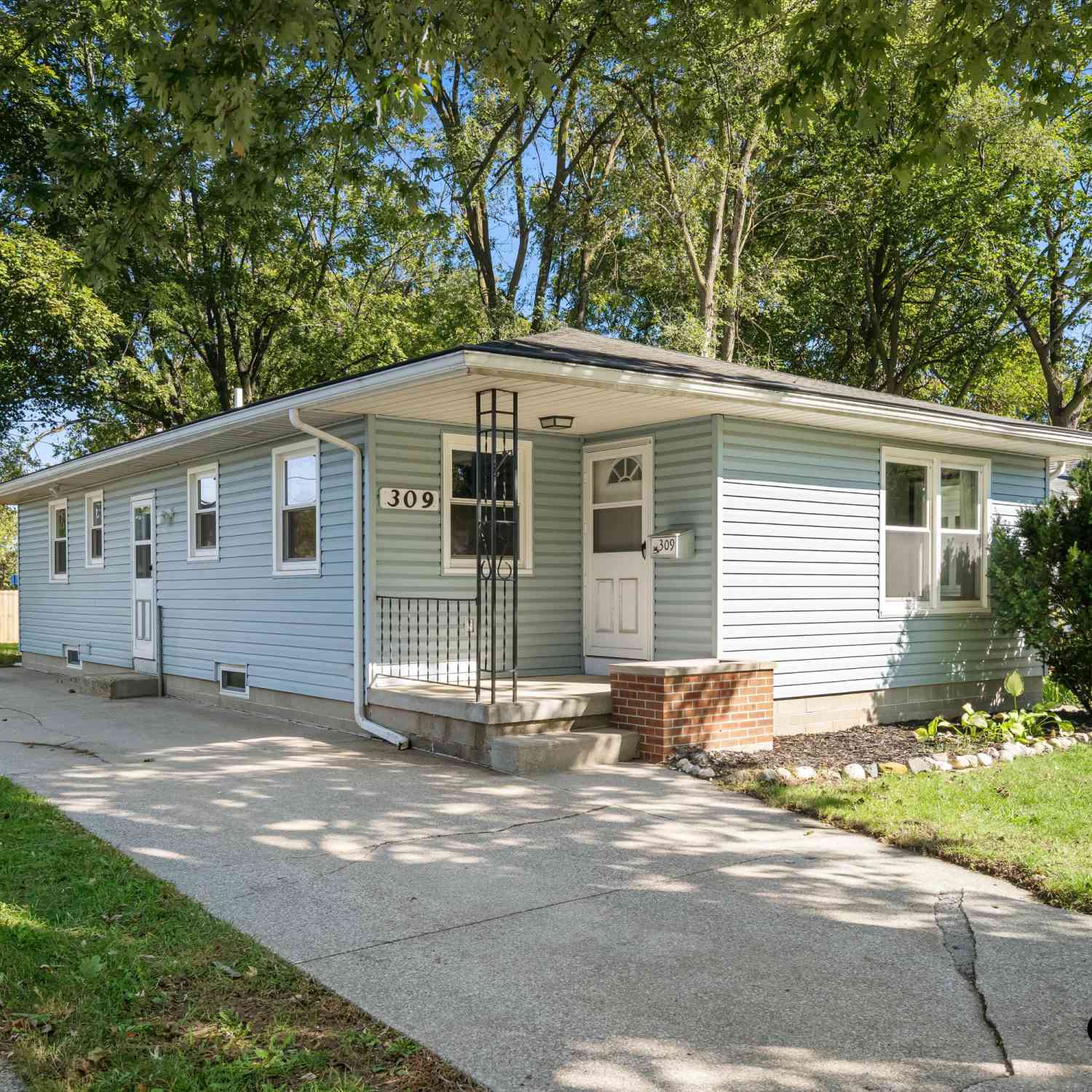 Homes For Sale - 309 E 12th Street<br/> Holland, MI 49423