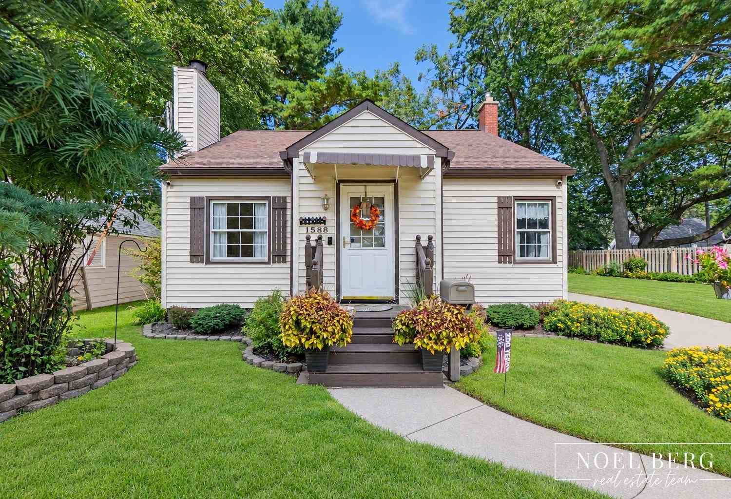 Homes For Sale - 1588 Montague Avenue<br/> Muskegon, MI 49441