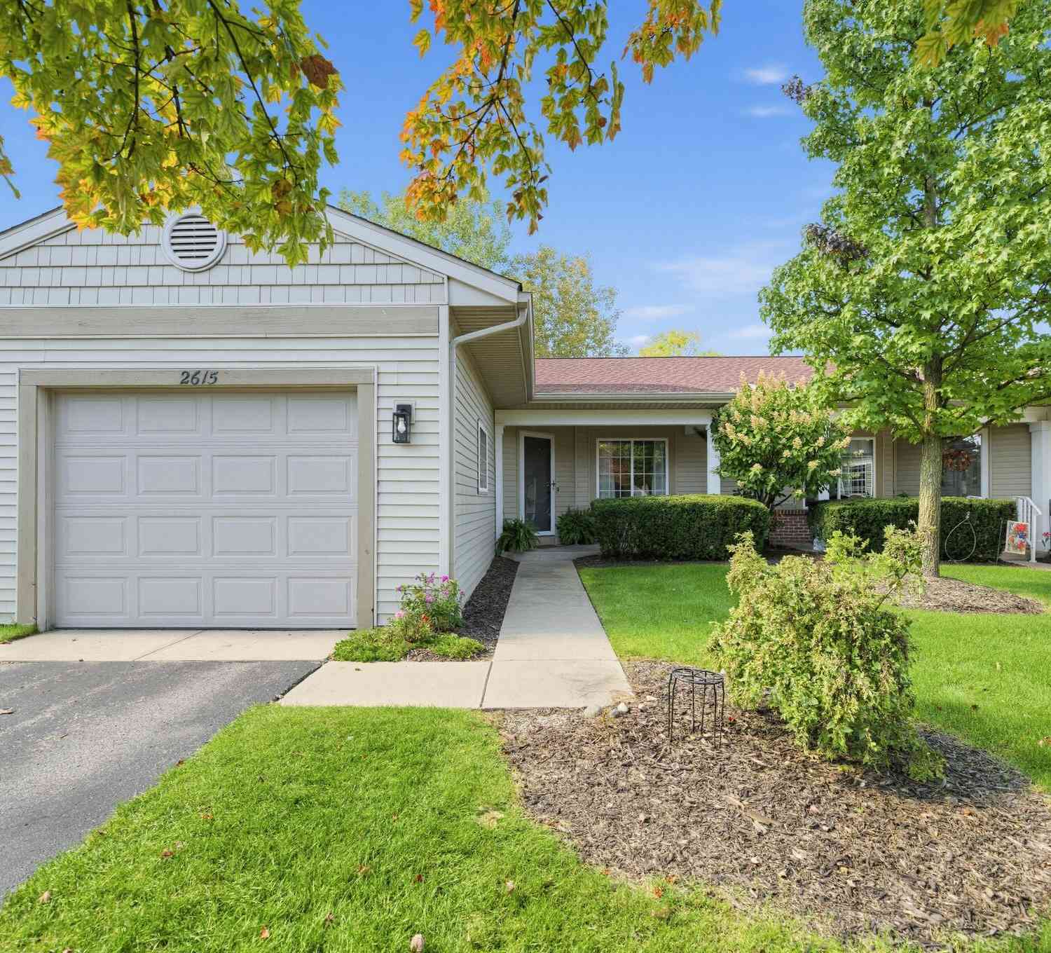 Condo For Sale - 2615 SE Cascade Place Drive<br/> Grand Rapids, MI 49546